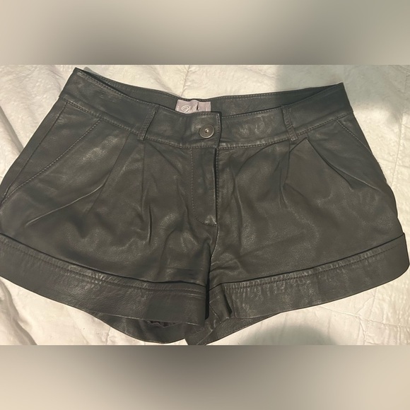 Dallin Chase 100% Leather Shorts in washed black size 4 - Picture 2 of 5